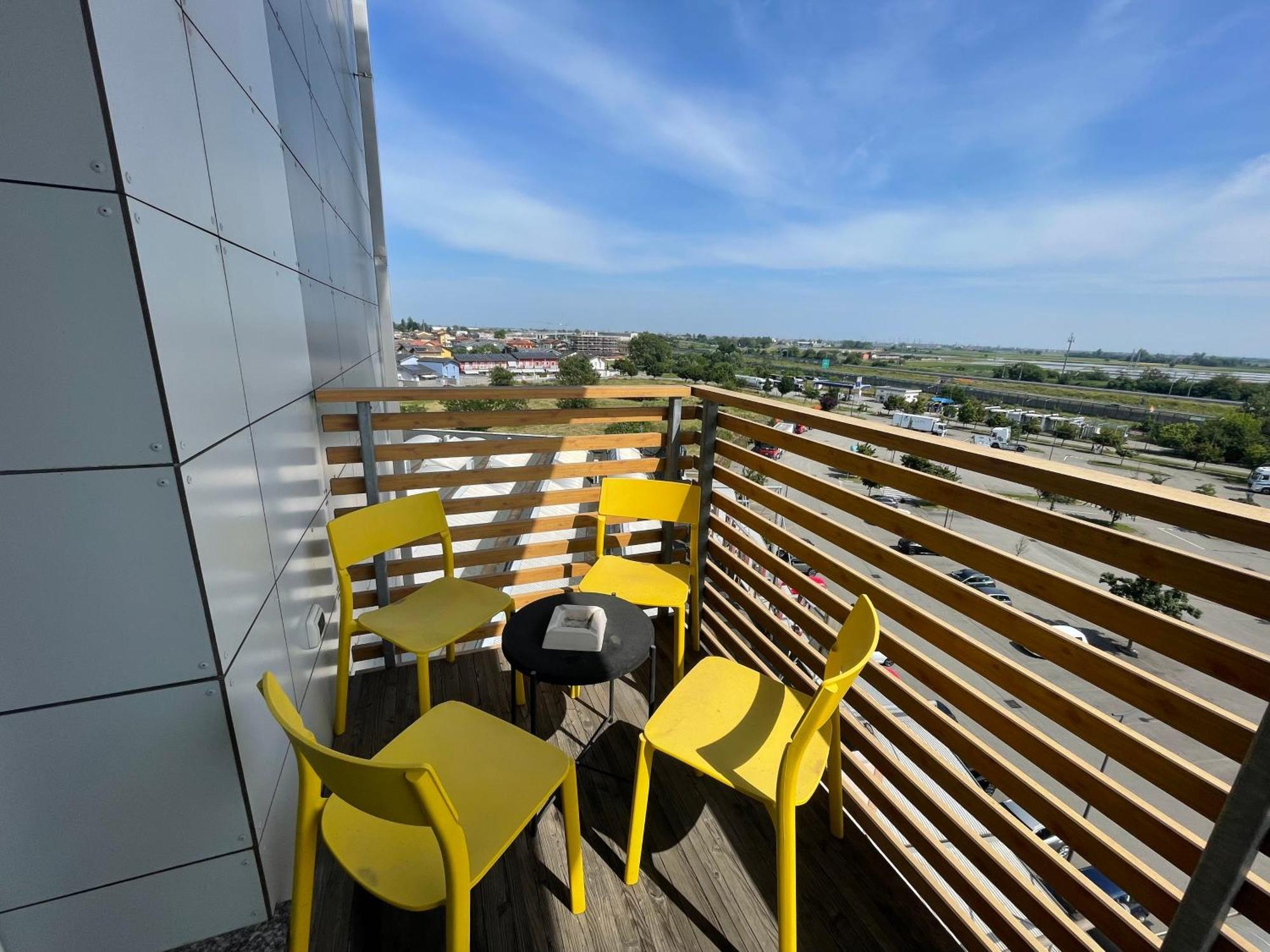 Condominio La Torre 1 Galliate Екстериор снимка